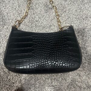 Elegant Black Croc-Embossed Chain Shoulder Bag